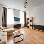 Wooden By Oneapartments Apartmán