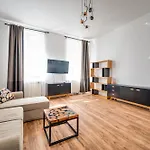 Wooden By Oneapartments Apartmán *