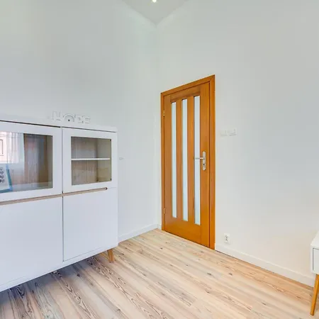 Wooden By Oneapartments *