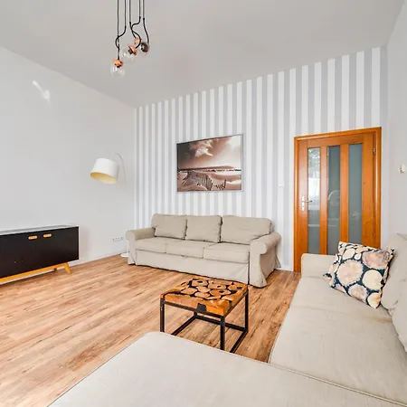 Wooden By Oneapartments *