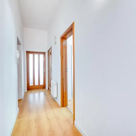 Wooden By Oneapartments