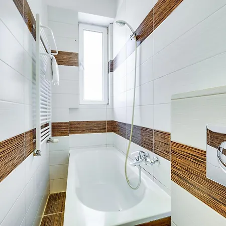 Wooden By Oneapartments *